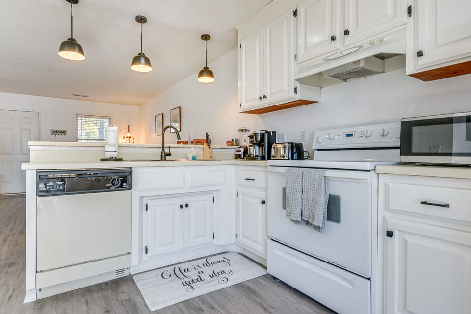 Kitchen | 1st Floor | Cooking Basics | Dishwasher | 1,088 Sq Ft