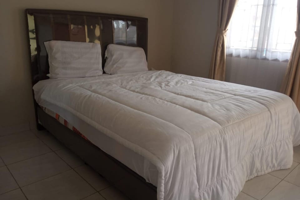 Standard Double Room | Free WiFi, bed sheets