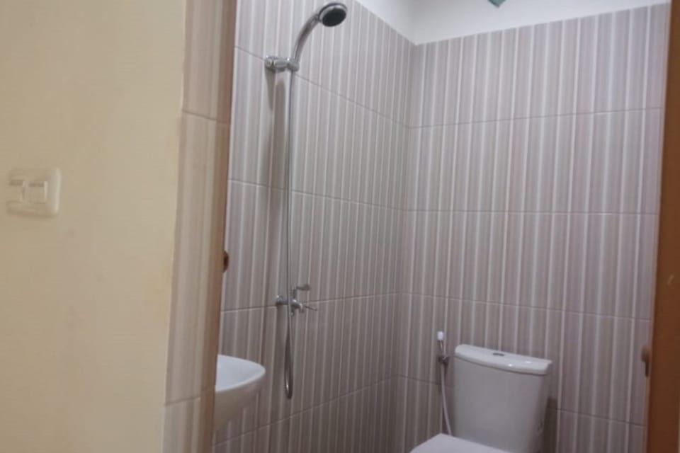 Standard Double Room | Bathroom | Shower, soap