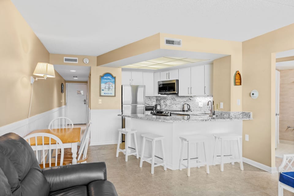 The crew will love being able to grab a quick bite to eat from this breakfast bar before heading down to the beach!