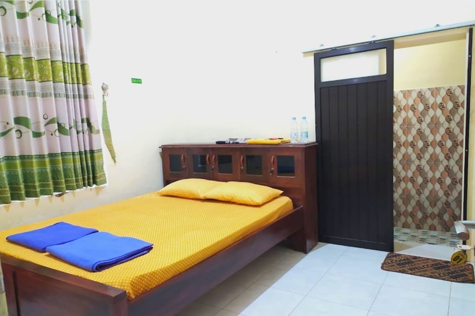Standard Double Room | Desk, free WiFi, bed sheets