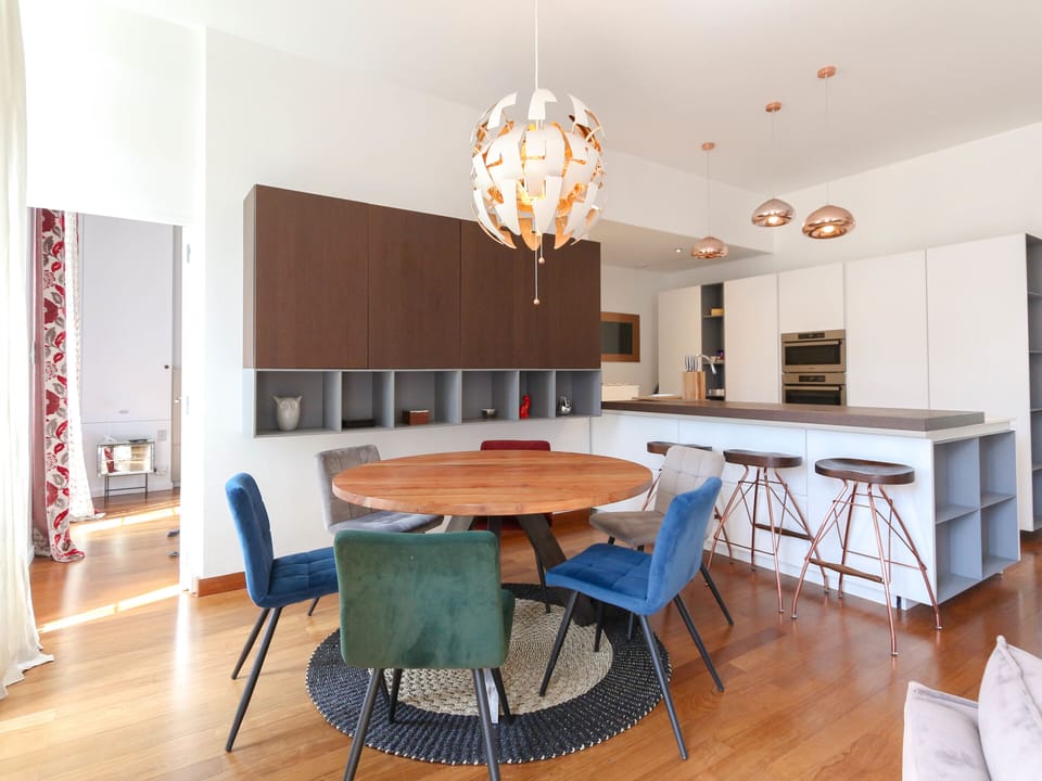 Large table for 6 persons