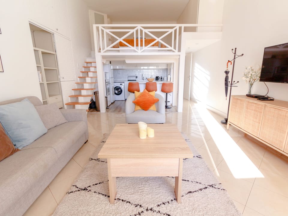 Overview : Living-room, kitchen and bed room