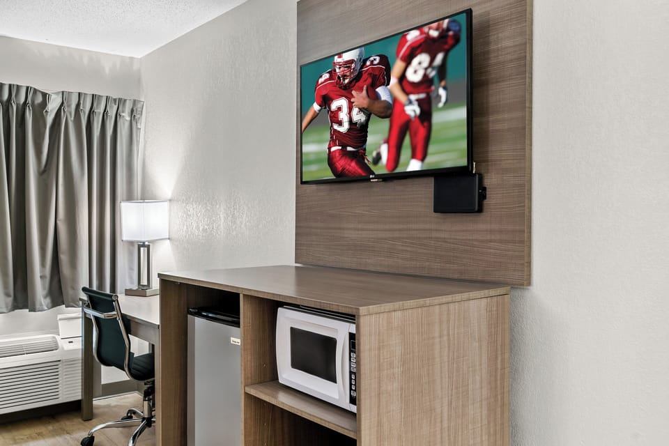 Deluxe Room, 2 Queen Beds, Non Smoking | Room amenity