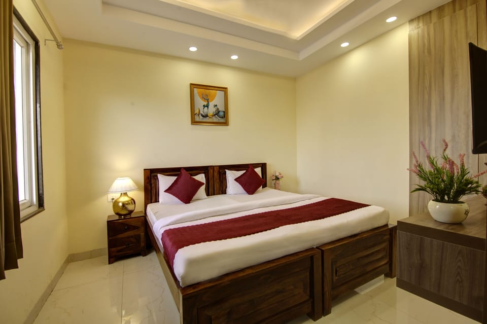 In-room safe, individually decorated, individually furnished, desk