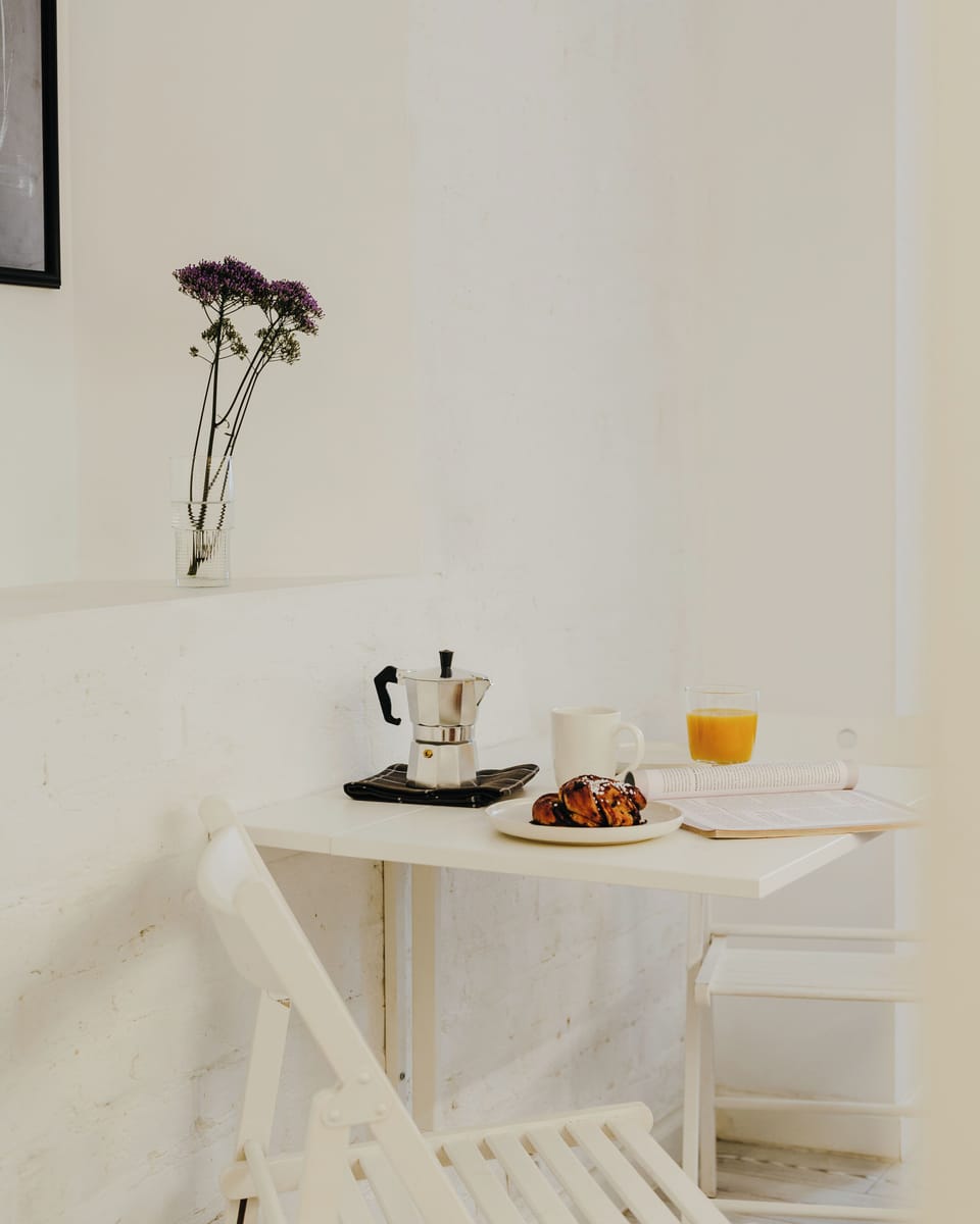 City Apartment, 1 Double Bed, Kitchenette, Courtyard View | In-room dining