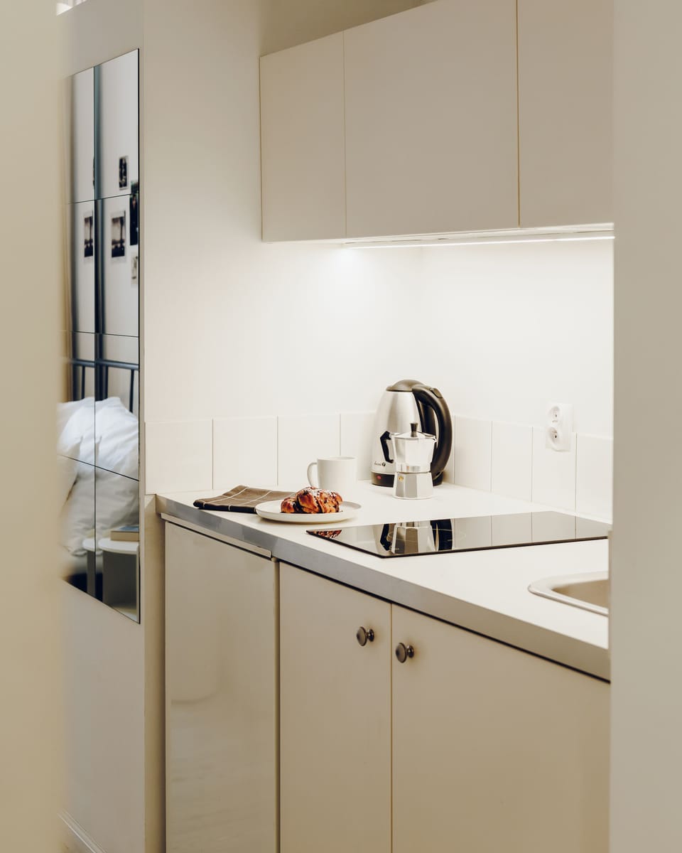 City Apartment, 1 Double Bed, Kitchenette, Courtyard View | Private kitchen | Mini-fridge, microwave, stovetop, coffee/tea maker