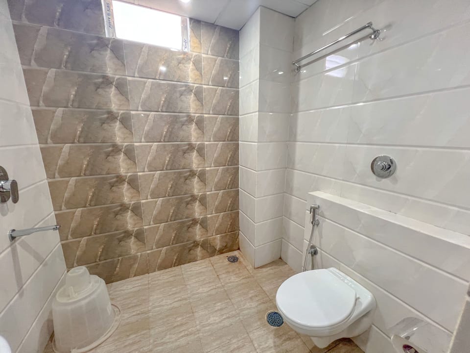 Shower, towels