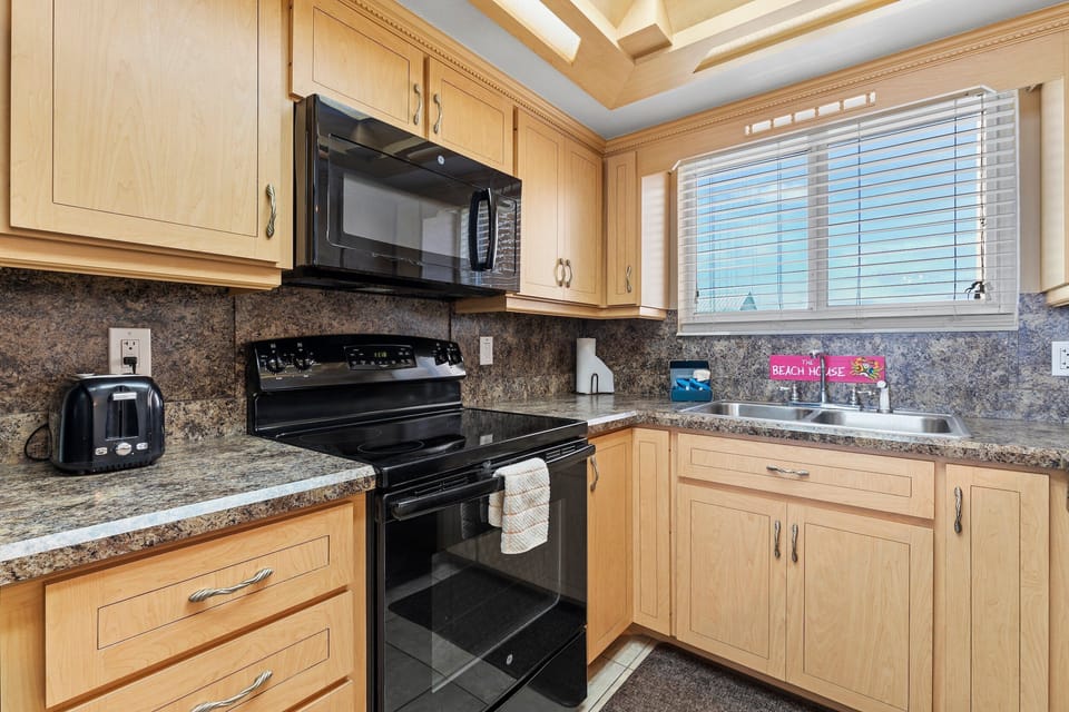 Modern kitchen with plenty of storage, ideal for preparing meals with ease.