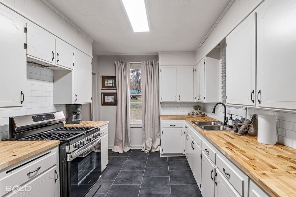 Large kitchen with everything needed to prepare meals
