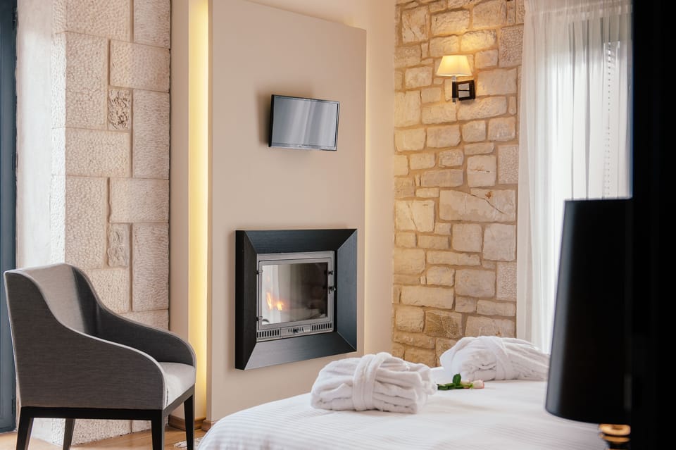 In-room safe, desk, soundproofing, free WiFi