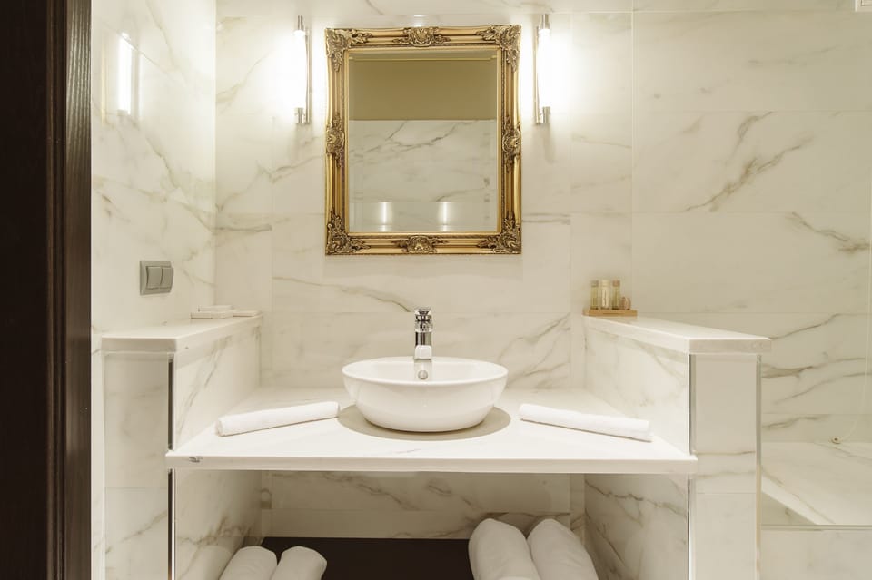Junior Suite, Mountain View | Bathroom | Free toiletries, hair dryer, bathrobes, slippers