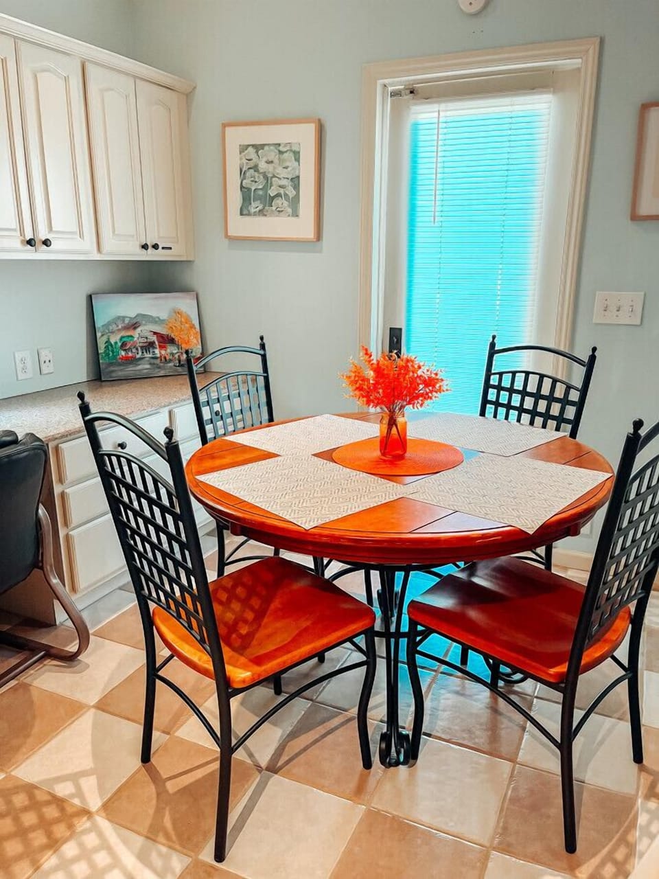 Dining area with seating for 4