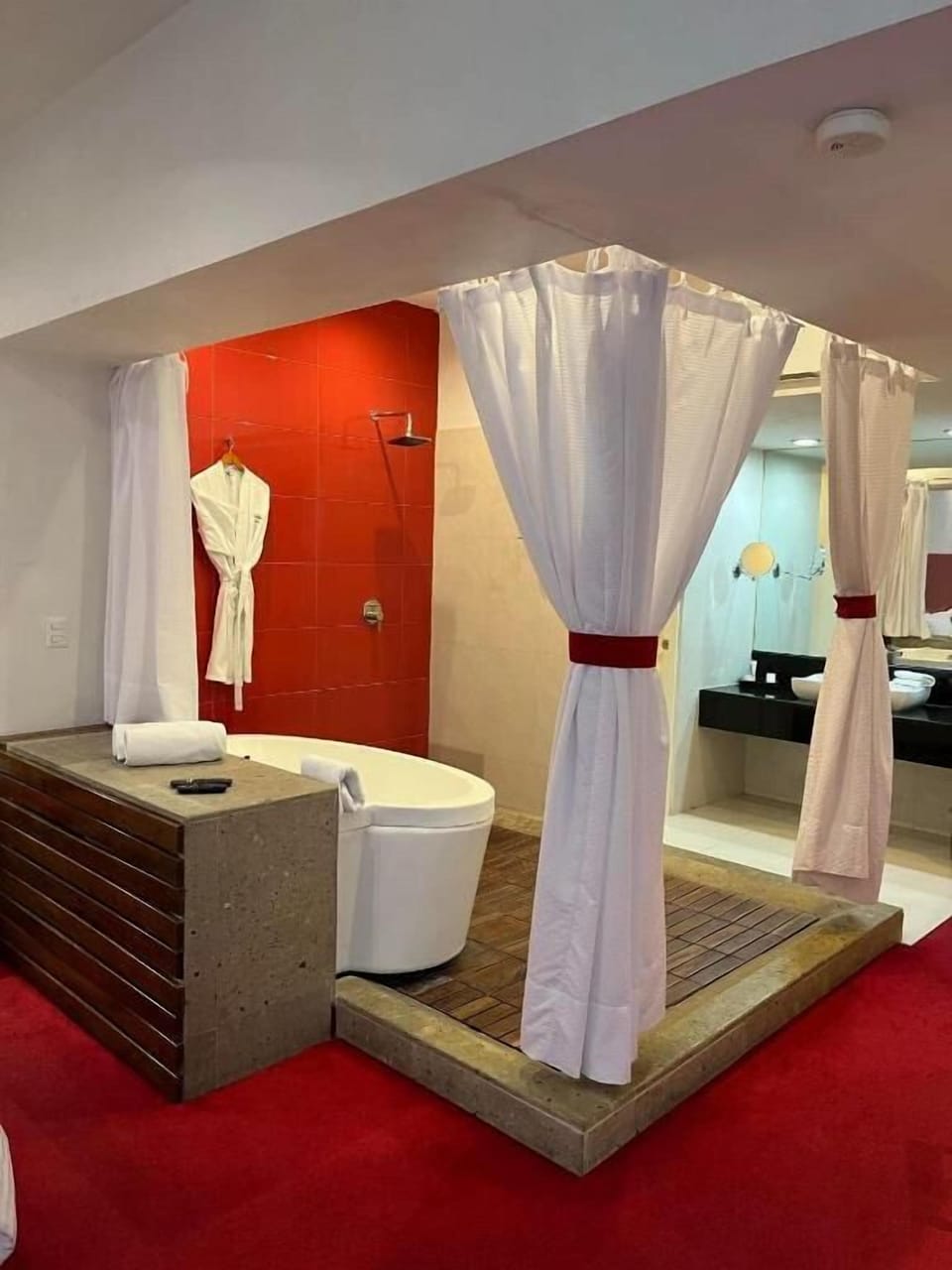 Private spa tub