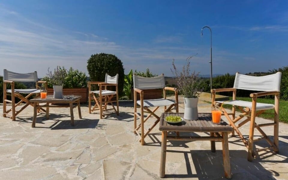 Activities, Amenities, Balcony / Terrace / Patio, Building Exterior, Garden, Main Entrance, Pool, Spring, Summer, Wellness