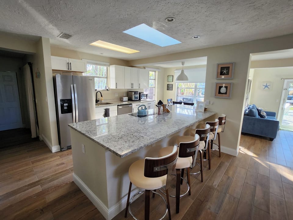 Kitchen Breakfast Bar Area