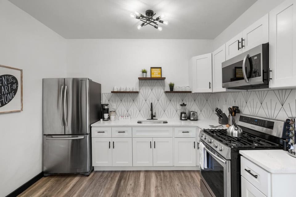 🍽️ Stylish Kitchen Space | Enjoy a fully equipped kitchen with sleek design, quality appliances, and vibrant touches for your stay.