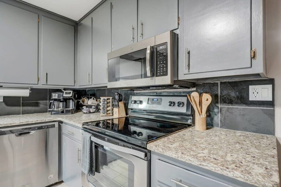 Prepare your favorite dishes in our well-equipped kitchen, complete with modern appliances. Share the joy of good food and company at the dining table with friends and family, creating cherished moments in our inviting space.