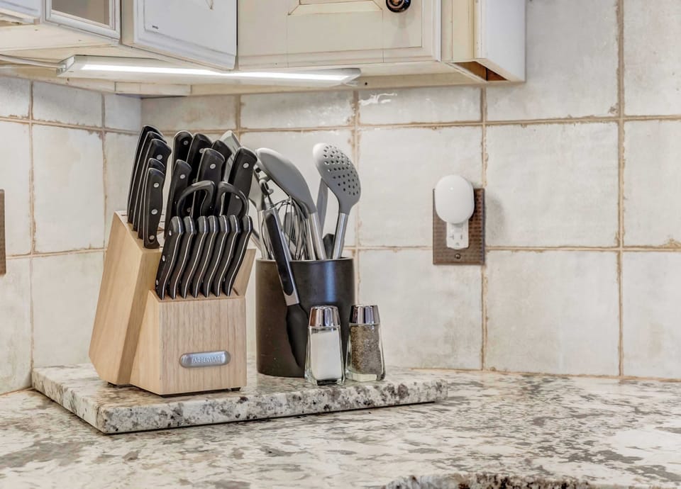 Fully stocked with high-quality knives and essential cooking tools, this kitchen is ready for preparing meals with ease and convenience..