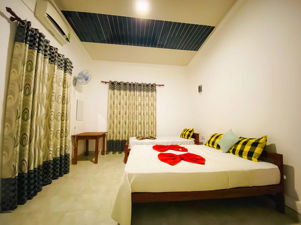 Deluxe Triple Room | Individually furnished, desk, soundproofing, iron/ironing board