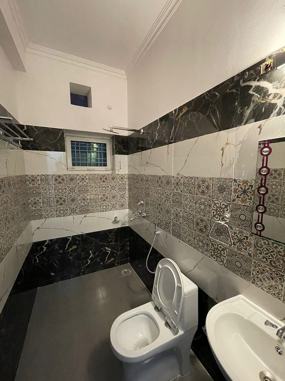 Deluxe Room | Bathroom | Free toiletries