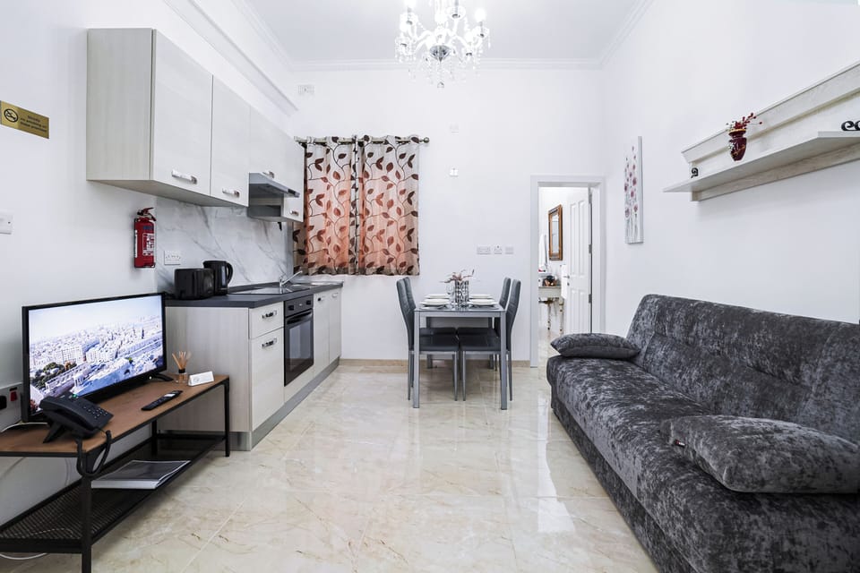 Apartment 2 | Private kitchen | Full-size fridge, microwave, oven, stovetop