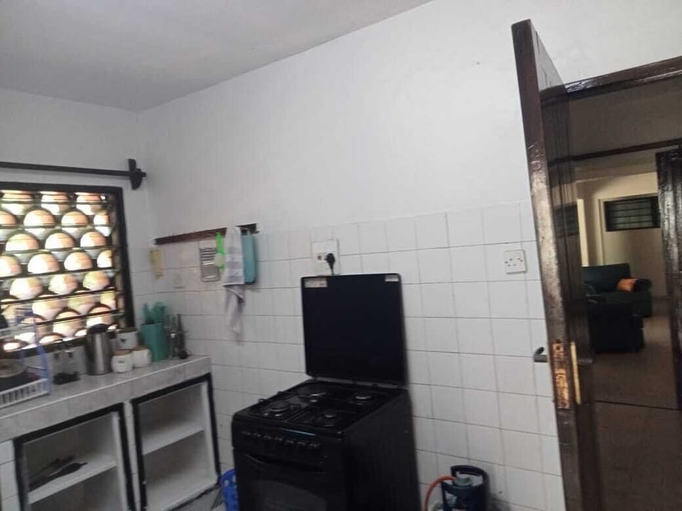 Family Cottage | Bathroom | Free toiletries, slippers, bidet