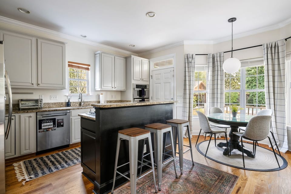 Private Pool in Park Circle! | The Shady Oak