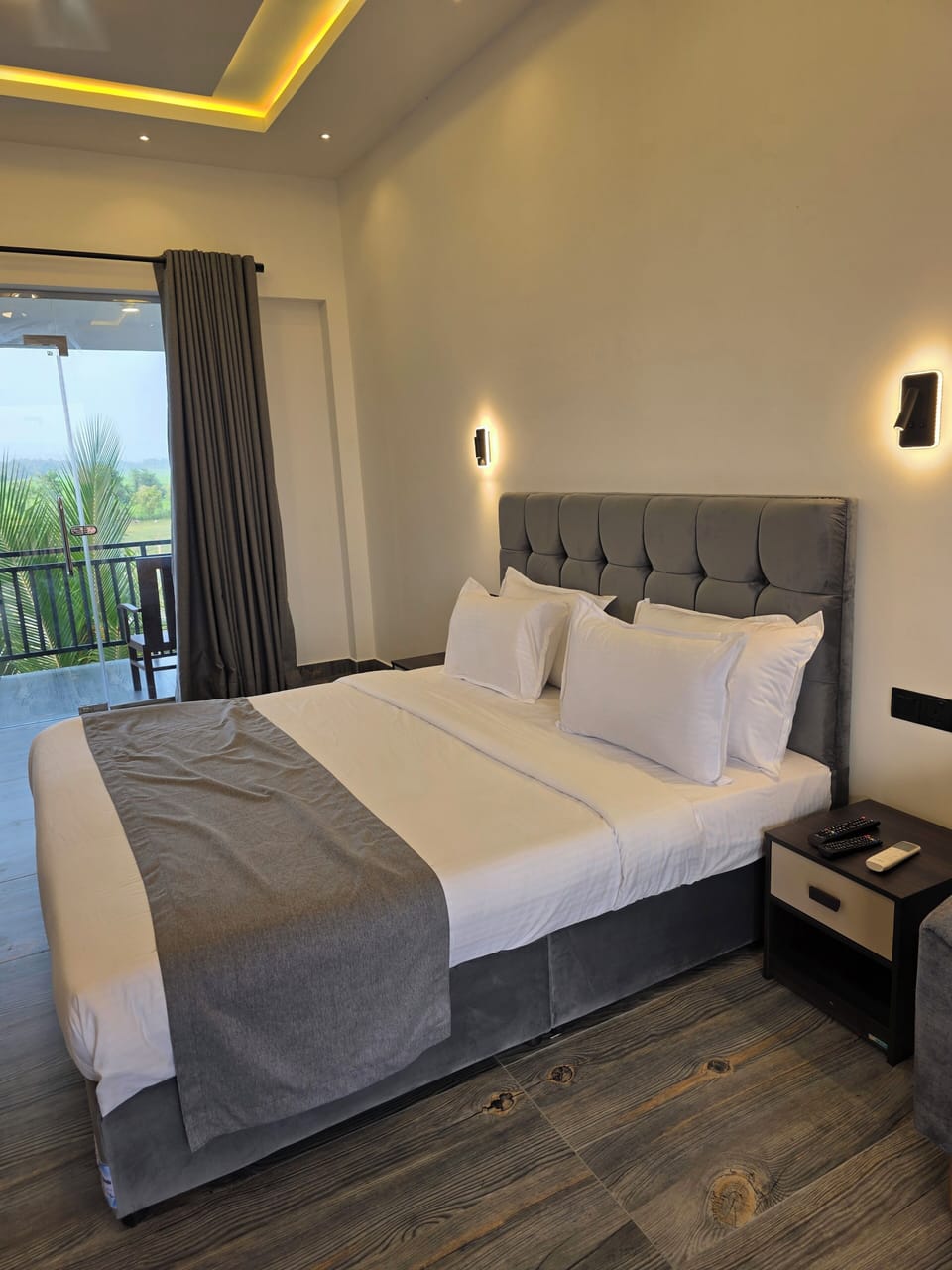 Luxury Double Room, 1 King Bed | Desk, laptop workspace, soundproofing, iron/ironing board