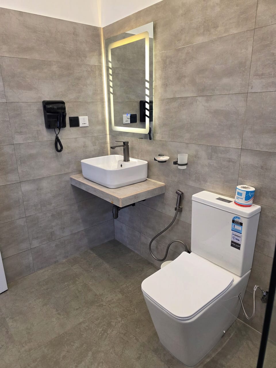 Luxury Double Room, 1 King Bed | Bathroom | Free toiletries, hair dryer, bathrobes