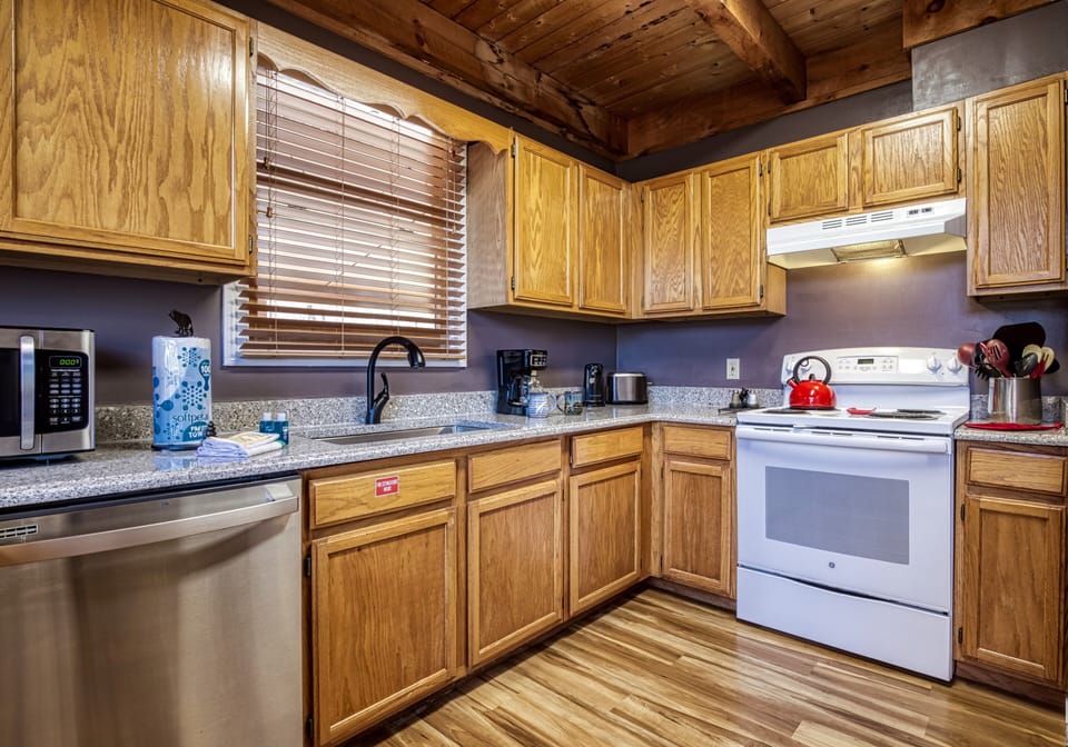 Cabin in Pigeon Forge "Autumn Colors" - Fully furnished kitchen