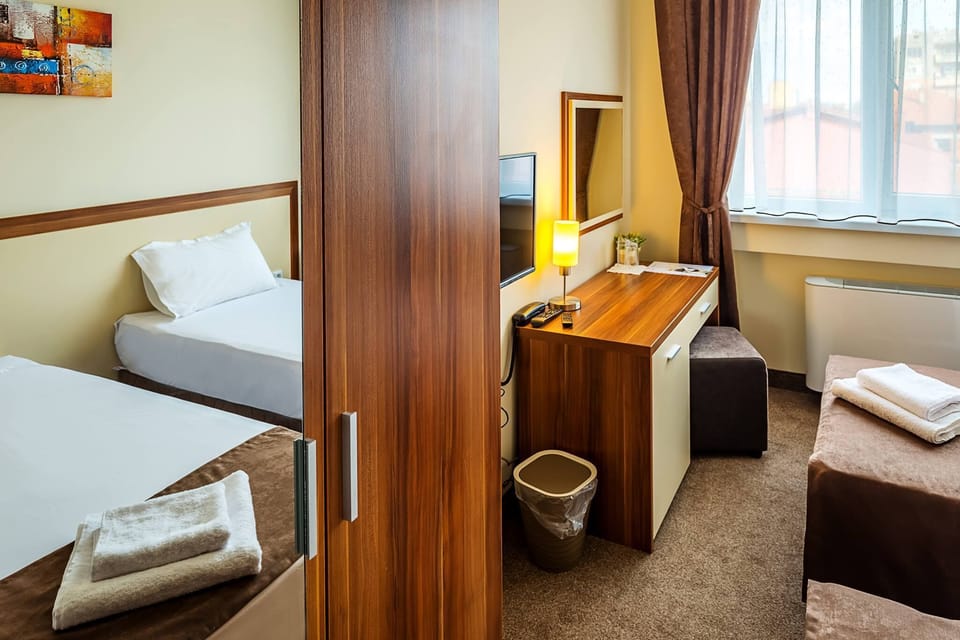 Traditional Double Room | Desk, soundproofing, iron/ironing board, free WiFi
