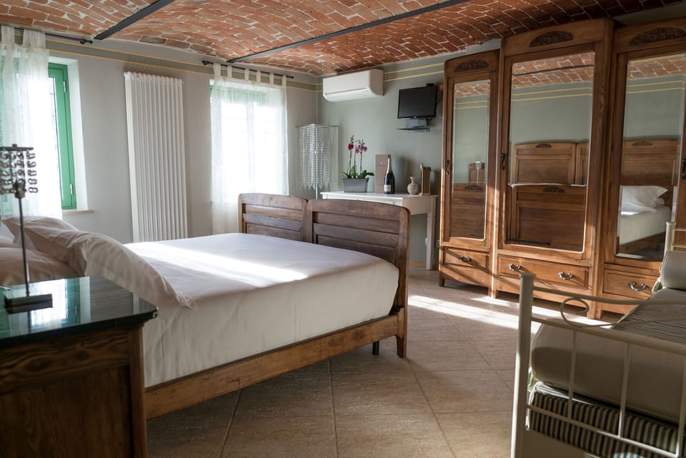 Family Room | 1 bedroom, in-room safe, desk, free WiFi