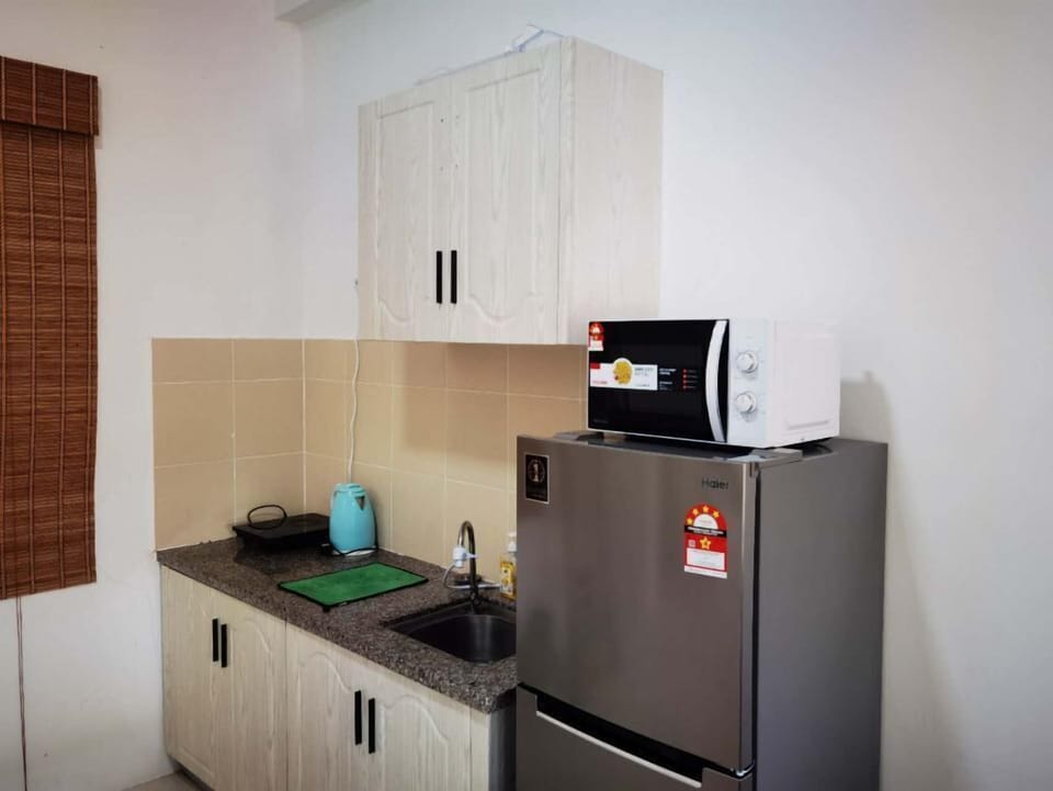 Fridge, microwave
