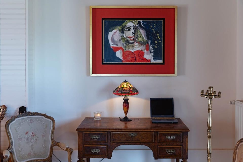 House | 4 bedrooms, desk