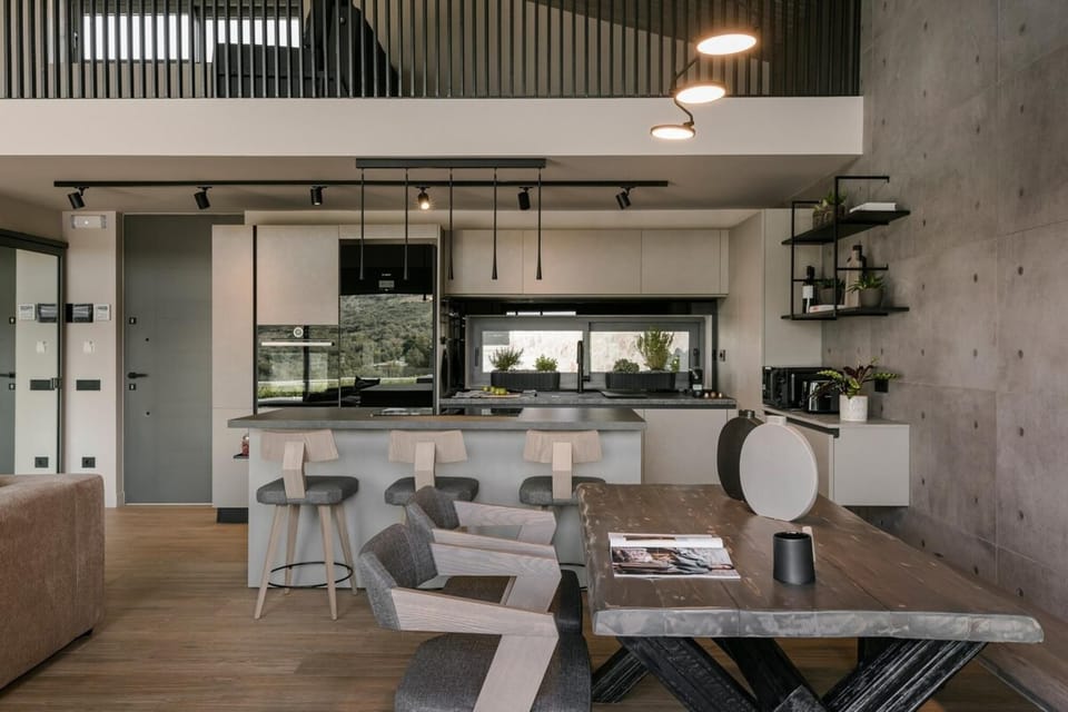 House | 2 bedrooms, desk