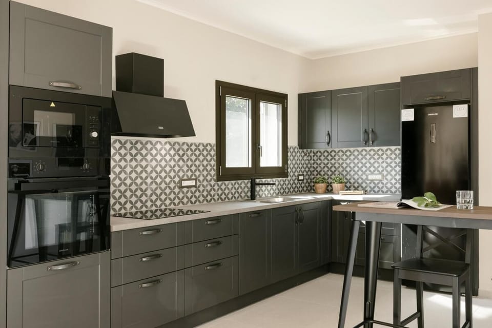 House | 3 bedrooms, desk