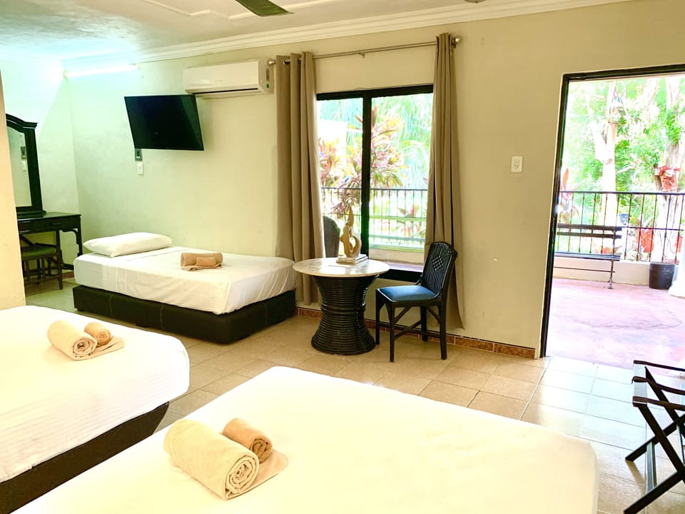 Triple Room | Desk, bed sheets