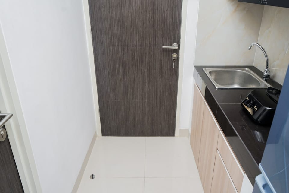 Studio, 1 Queen Bed | Private kitchen | Fridge, stovetop, rice cooker