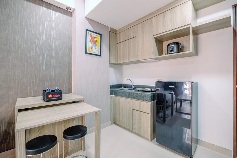 Apartment | Private kitchen | Full-size fridge, stovetop