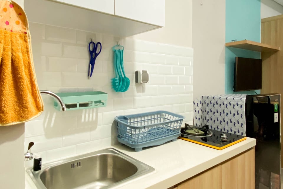 Apartment | Private kitchen | Full-size fridge, stovetop