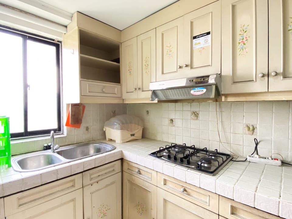 Apartment | Private kitchen | Full-size fridge, stovetop