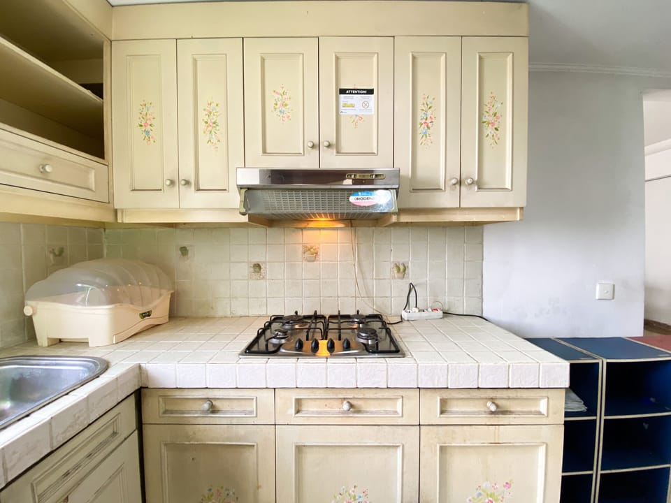 Apartment | Private kitchen | Full-size fridge, stovetop