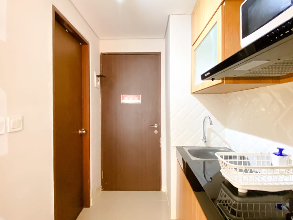 Studio | Private kitchen | Full-size fridge, stovetop