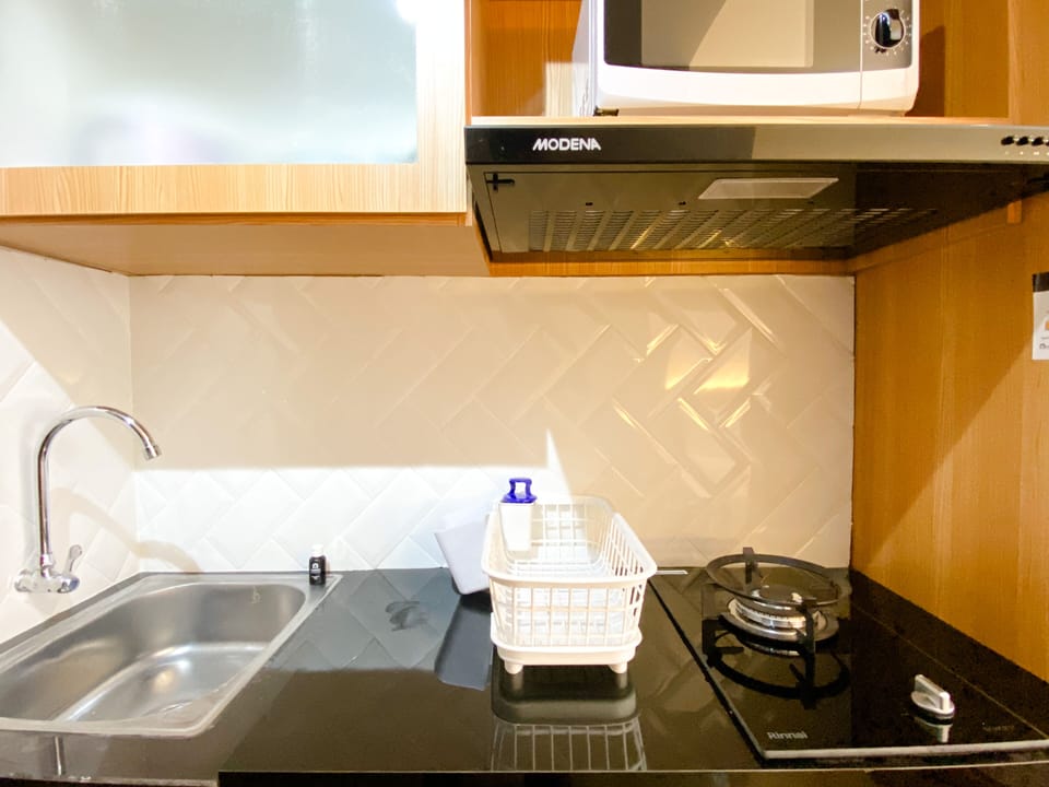 Studio | Private kitchen | Full-size fridge, stovetop