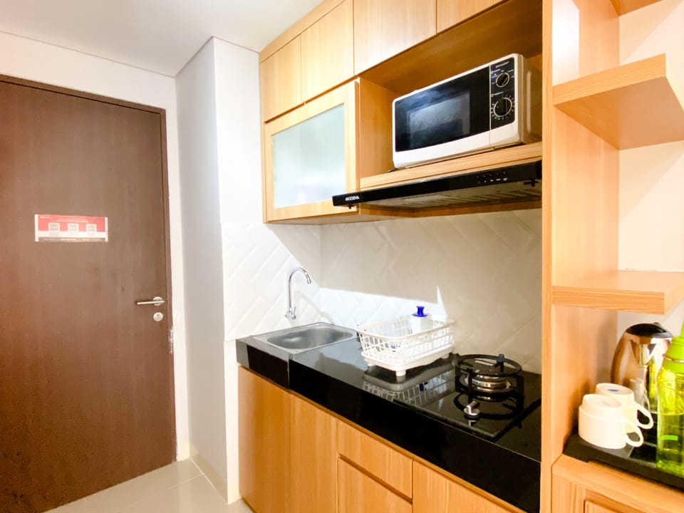 Studio | Private kitchen | Full-size fridge, stovetop