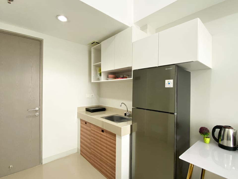 Apartment | Private kitchen | Fridge, stovetop, rice cooker, dining tables