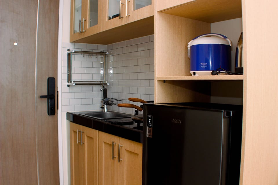 Studio | Private kitchen | Fridge, stovetop, rice cooker, dining tables