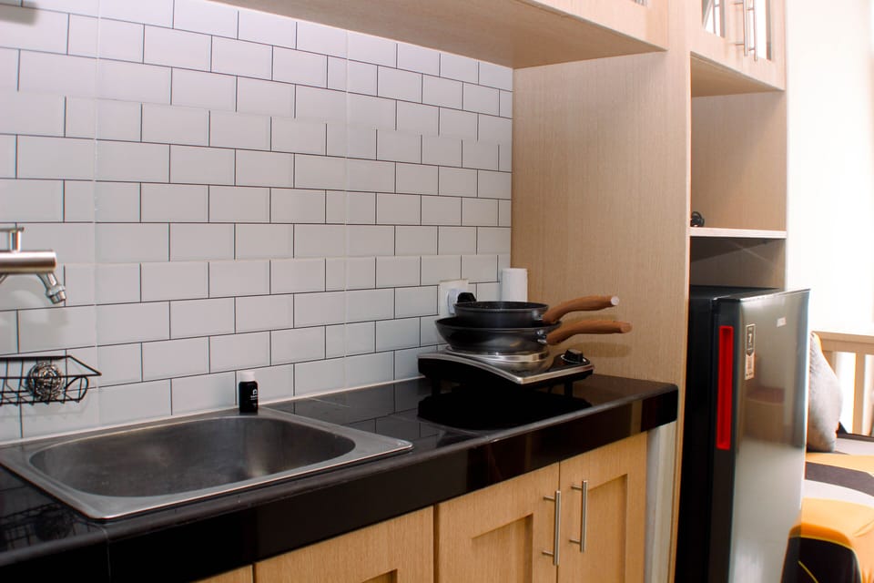 Studio | Private kitchen | Fridge, stovetop, rice cooker, dining tables