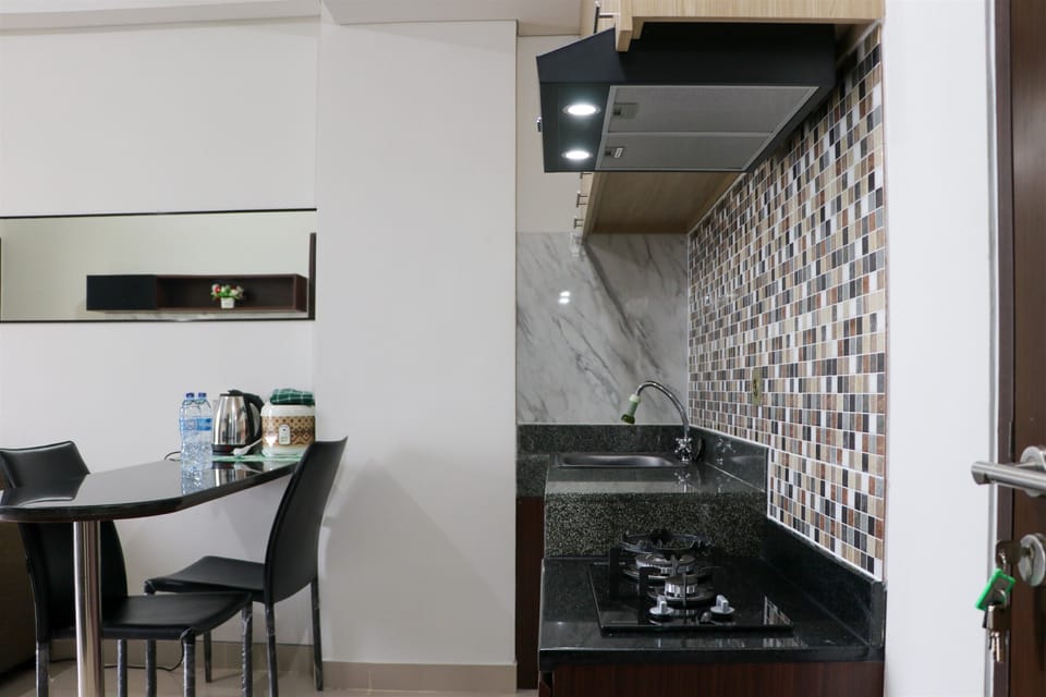 Apartment | Private kitchen | Fridge, stovetop, rice cooker, dining tables